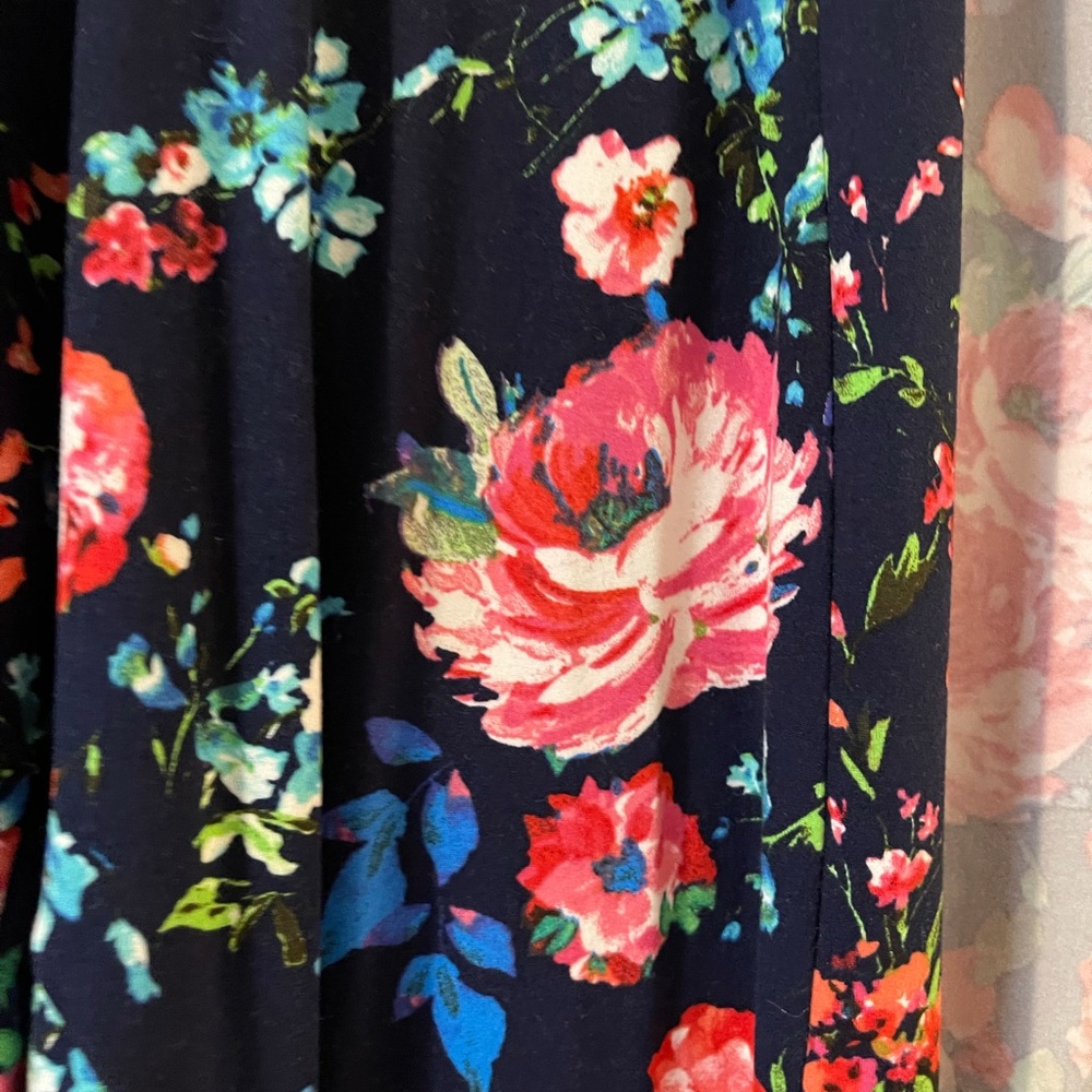 Kiyonna Super Soft Floral Cardigan - Picture 5 of 7